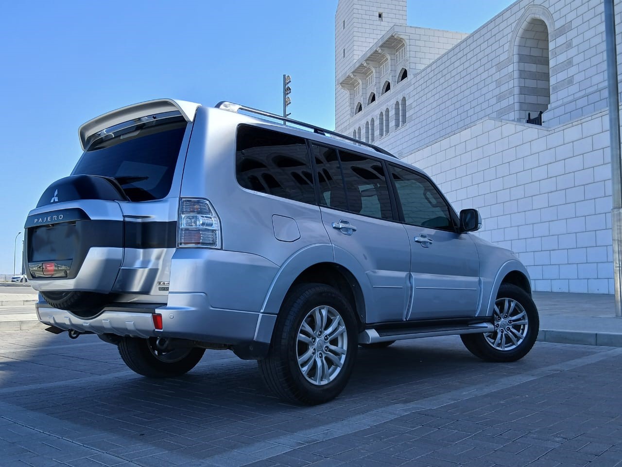 MITSUBISHI PAJERO